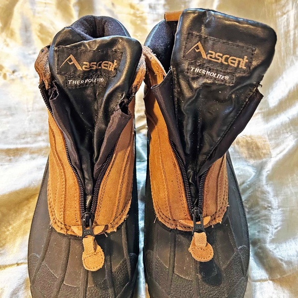 BOOTS, SNOW &/OR HIKING, ANKLE HEIGHT, ASCENT, SZ 7, SUEDE LEATHER, TAN & BLACK, - Picture 2 of 13